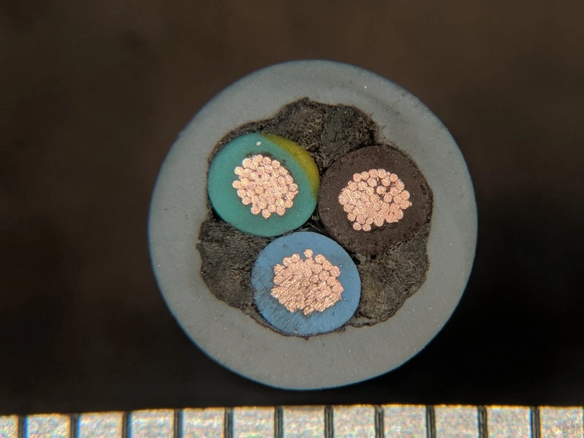 Section de câble en 32 A : choisir entre 6 mm² et 10 mm² selon la longueur
